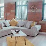 Bv Luxury Penthouse Conditioning House * Bradford (West Yorkshire)