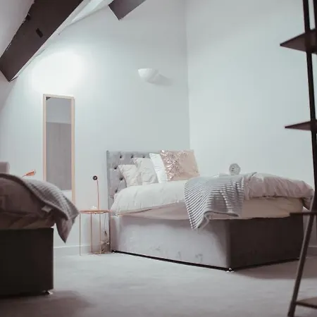 Bv Luxury Penthouse Conditioning House Bradford (West Yorkshire)