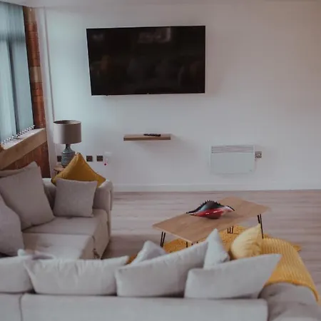 Bv Luxury Penthouse Conditioning House * Bradford (West Yorkshire)