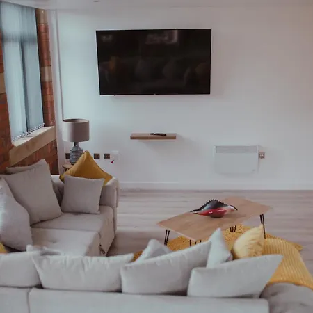 Bv Luxury Penthouse Conditioning House Bradford (West Yorkshire)
